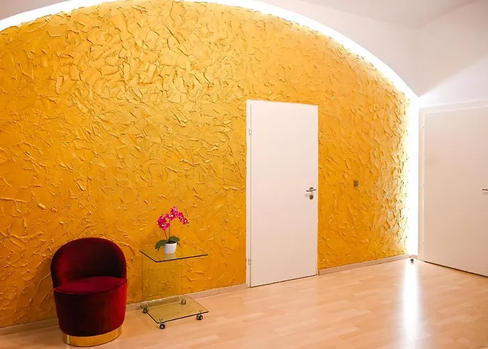 Elegant Altes Akh Apartment